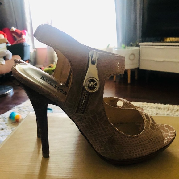 Michael Kors Heels 👠 - Picture 5 of 11